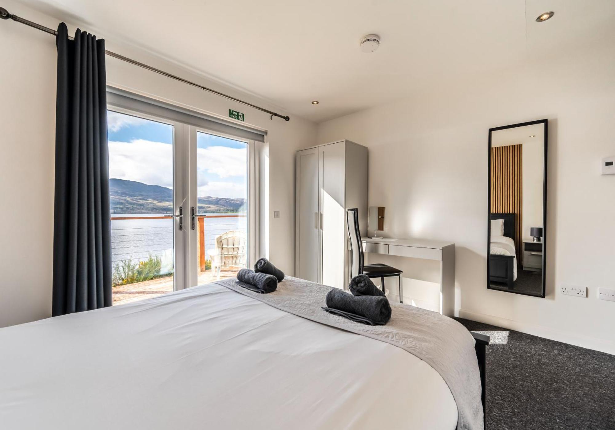 Shoreland Lodges - Cherry Lodge Fort Augustus Exteriör bild