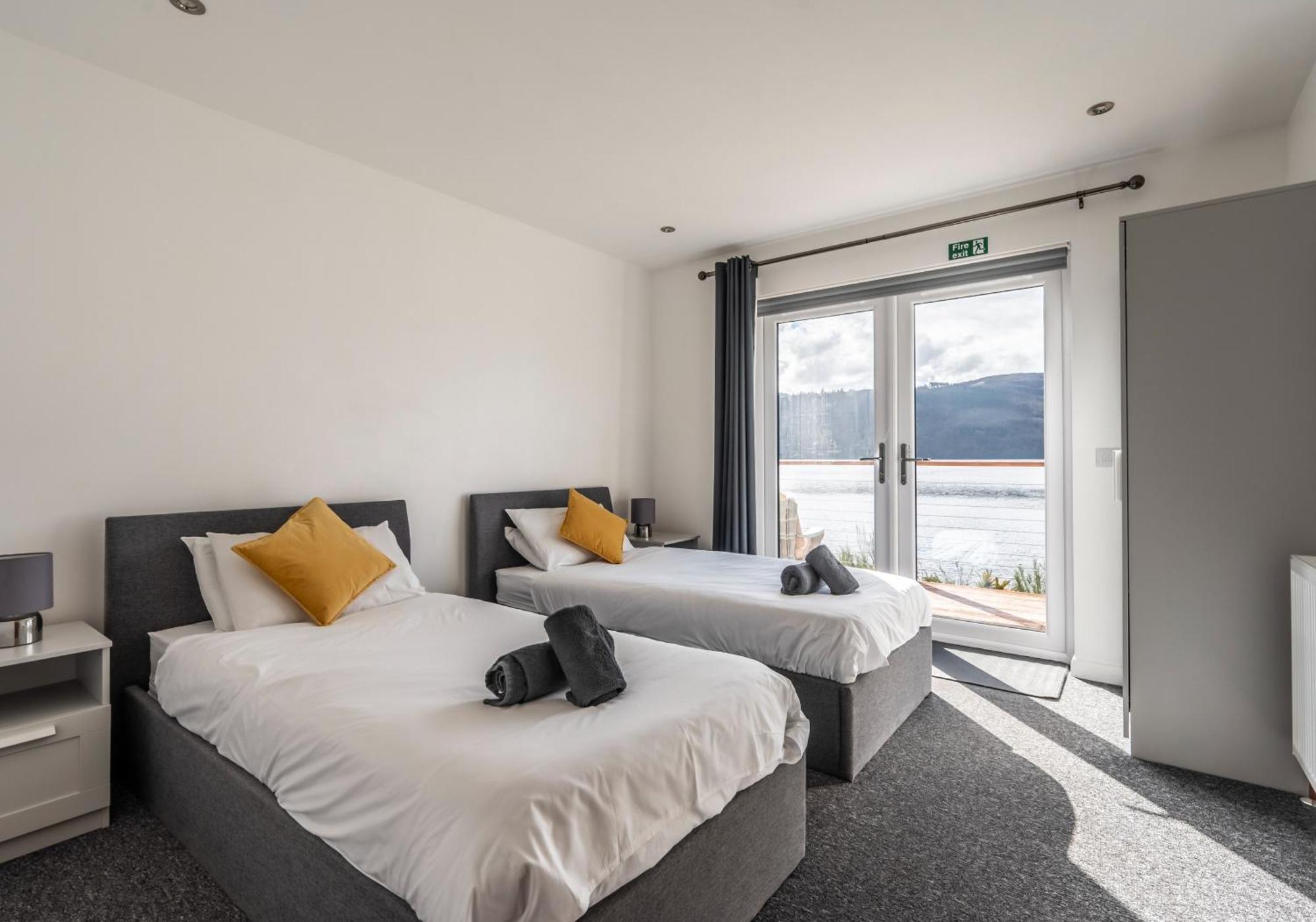 Shoreland Lodges - Cherry Lodge Fort Augustus Exteriör bild