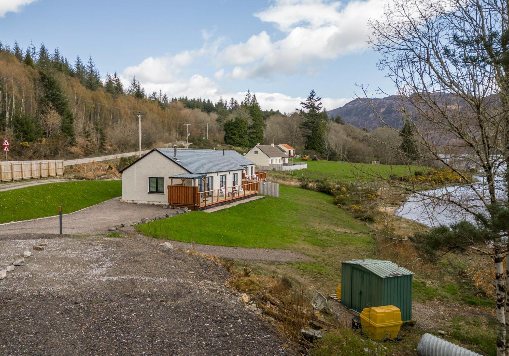 Shoreland Lodges - Cherry Lodge Fort Augustus Exteriör bild